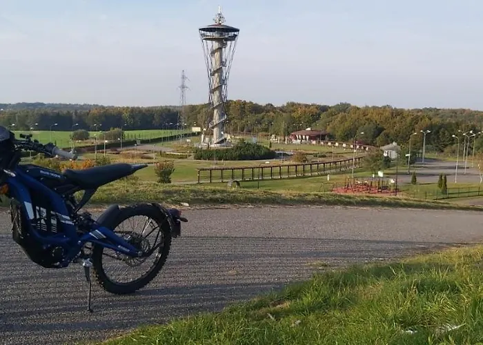 Letniskowy Nad Jeziorem Zarnowieckim - Na Kaszubach - *